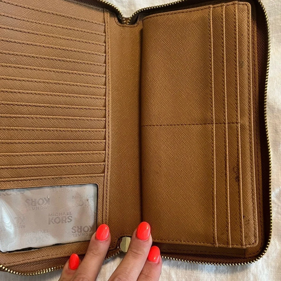 MICHAEL KORS large brown wallet 🫶🏼 - Picture 7 of 10